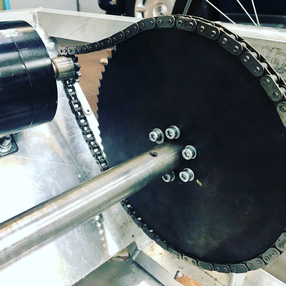 We’re making a chain adjuster! #greenpowerbenelux #evodays #vtiz #STEMeducation #electric #racecar