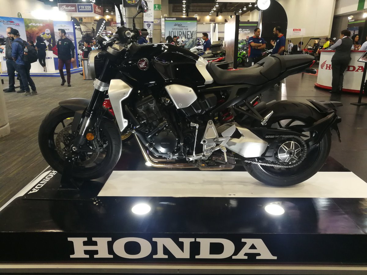 AutosCdSatelite's tweet photo. #HONDA presenta en #EXPOMOTO #CB1000 con la que pretende meterse en el segmento #scrambler @Faraon_Gabriel @rafagarate @sergioaruizh @autoxpressMX @KiaMotorsMexico @Suzuki_Mex @BMWGroup @A_Automotriz @marthadebayle @AutoBildMexico https://t.co/xp0JA83YD9