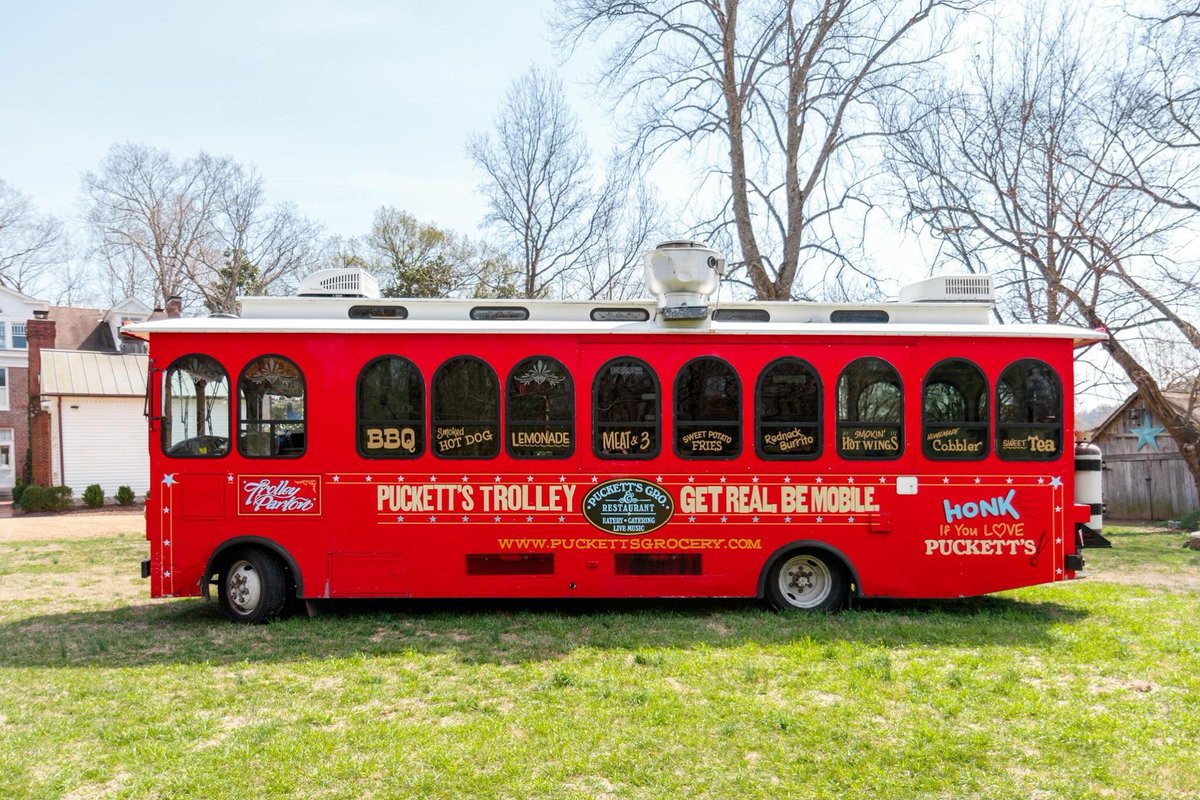PuckettsTrolley's tweet photo. Trolley Stop!!🚃 Take a break from turkey and grab some 'cue at @MantraArtisan this afternoon from 4-9!🍴🍻 #foodtruckFriday https://t.co/Wn0Cm0Emee