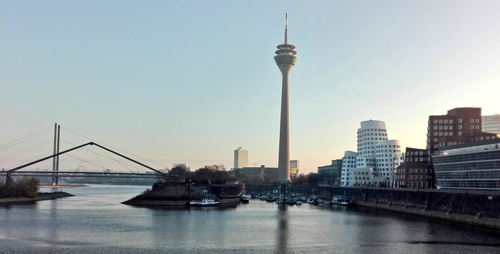 lbadam's tweet photo. Coming back from an inspiring two-day #visionworkshop in #Düsseldorf generating a common vision and future scenarios for #German-#Turkish #youth exchanges. Time to think out of the box! https://t.co/WQU0jO3Hjl