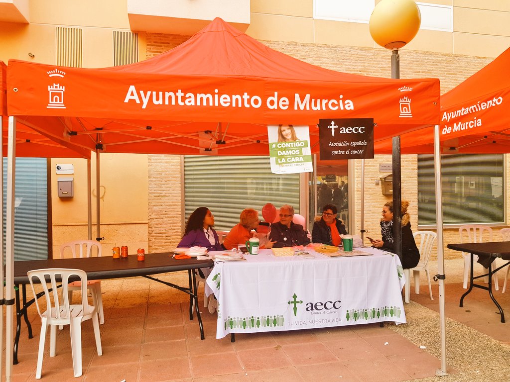 PaquiPerezCs's tweet photo. 📸 Compartimos un ratico de la tarde con números colectivos, que trabajan incansablemente en #Murcia
➡️ @CruzRojaMurcia @aecc_murcia @gitanos_org_MUR @FundacionCepaim @ceommurcia @Adanermurcia @PHMurcia...
Todo ello en #Volunfest @👨👩👦👦👨👩👧👦👭 @LosDolores1 con @PedroAngelMora3 https://t.co/hO8HH90y58