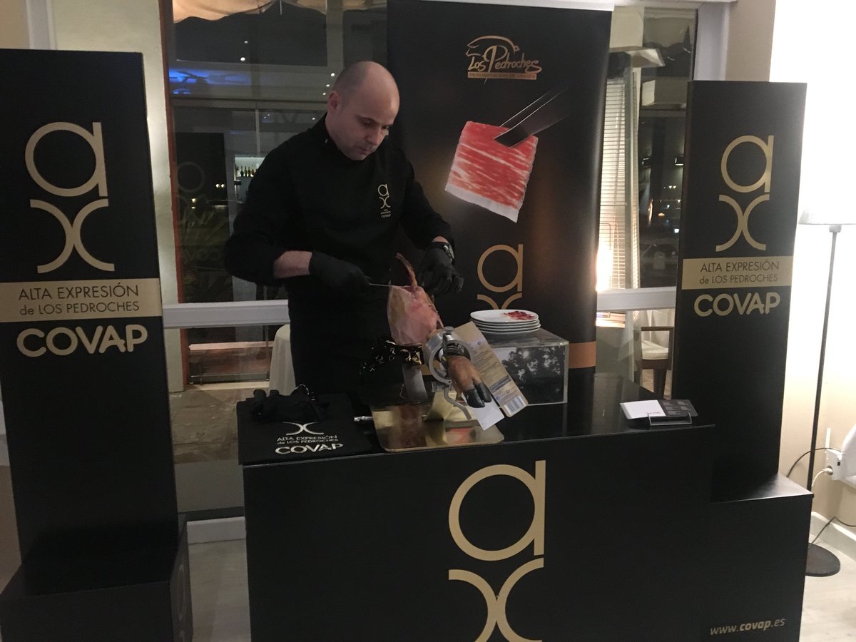 CGolfSotogrande's tweet photo. Todo preparado para una noche mágica con la que despedir esta sexta edición de nuestro circuito de #golf! @marquesderiscal @BACARDI @Martini_Global @IbericosCOVAP https://t.co/OVIxRIbpqf