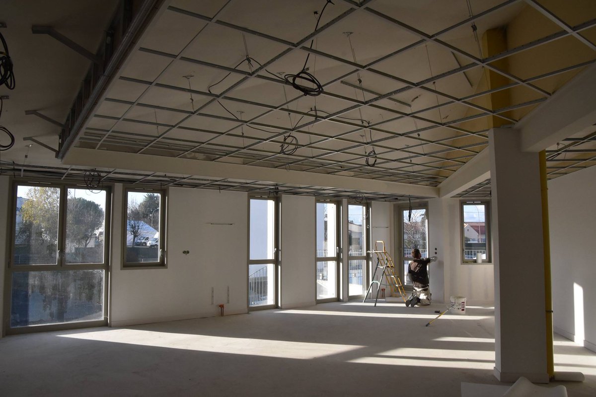 VilleFontenay's tweet photo. ECOLE F. ARTHAUD ► Les travaux avancent

✏️ L'extension d'environ 175m² qui accueillera la salle de motricité et l'accueil périscolaire va rentrer dans sa phase d'aménagement,
✏️ Dans la partie existante, les travaux de peinture ont débuté à l'étage. 
✏️ La cour sera réaménagée https://t.co/ap0GHtRmT6