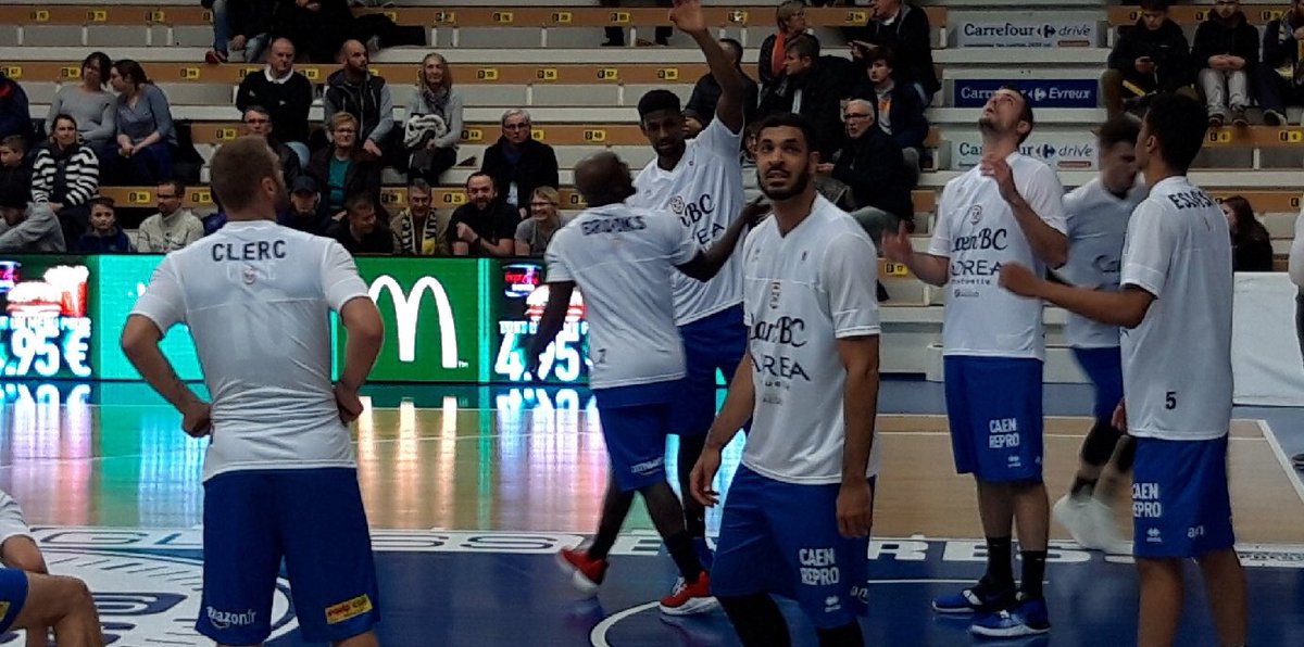 CaenBC14's tweet photo. #ALMCBC Nos garçons à l’échauffement sur le parquet de mn @ALMEvreux. #GoCBC https://t.co/asLY53NbKJ
