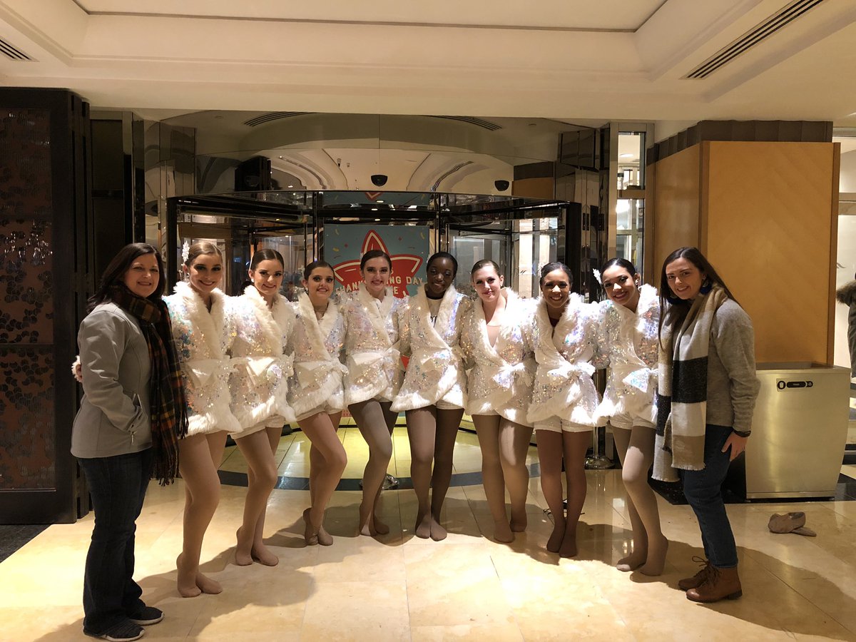 CenterStage_AP's tweet photo. We’ve had the BEST time in NYC! We can’t wait to be back! 💕🗽🤩 #CSDS #soaproductions2018 #NYC https://t.co/p3krnIkM64