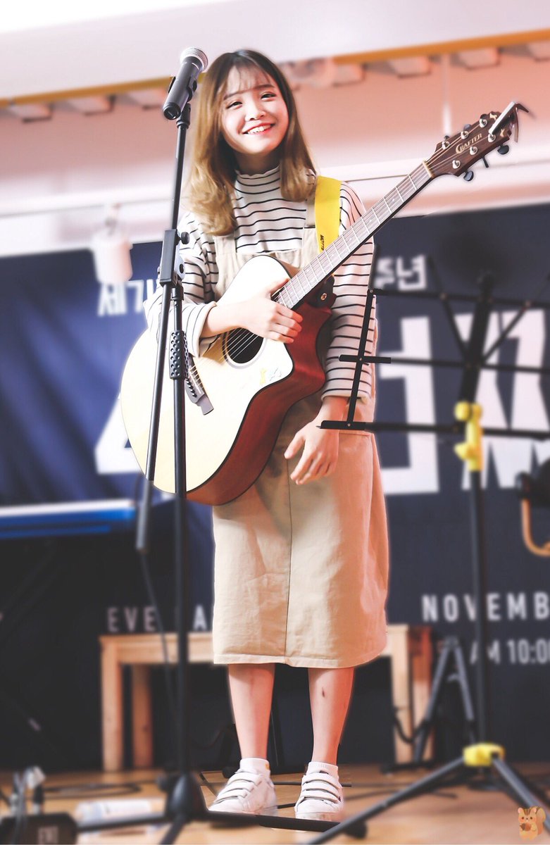 Motte_mu's tweet photo. 181117 41번째 세기다 📷 버스킹🎸
💛💛
#모트 #에이틴ost https://t.co/dBmAlnQtYn