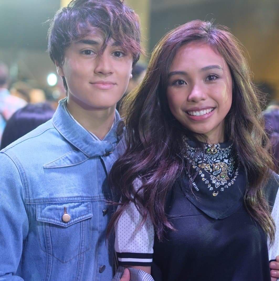 MayWardWorldOFC's tweet photo. Ung hanggang ngaun d pa rin aq makapaniwala sa narating ng MW, lalong lalo na k Maymay na unti unti na nyang natutupad mga pangarap nya..godbless u always babies..
#MAYWARDConcertLiveinDubai https://t.co/1yGLsfMUIJ