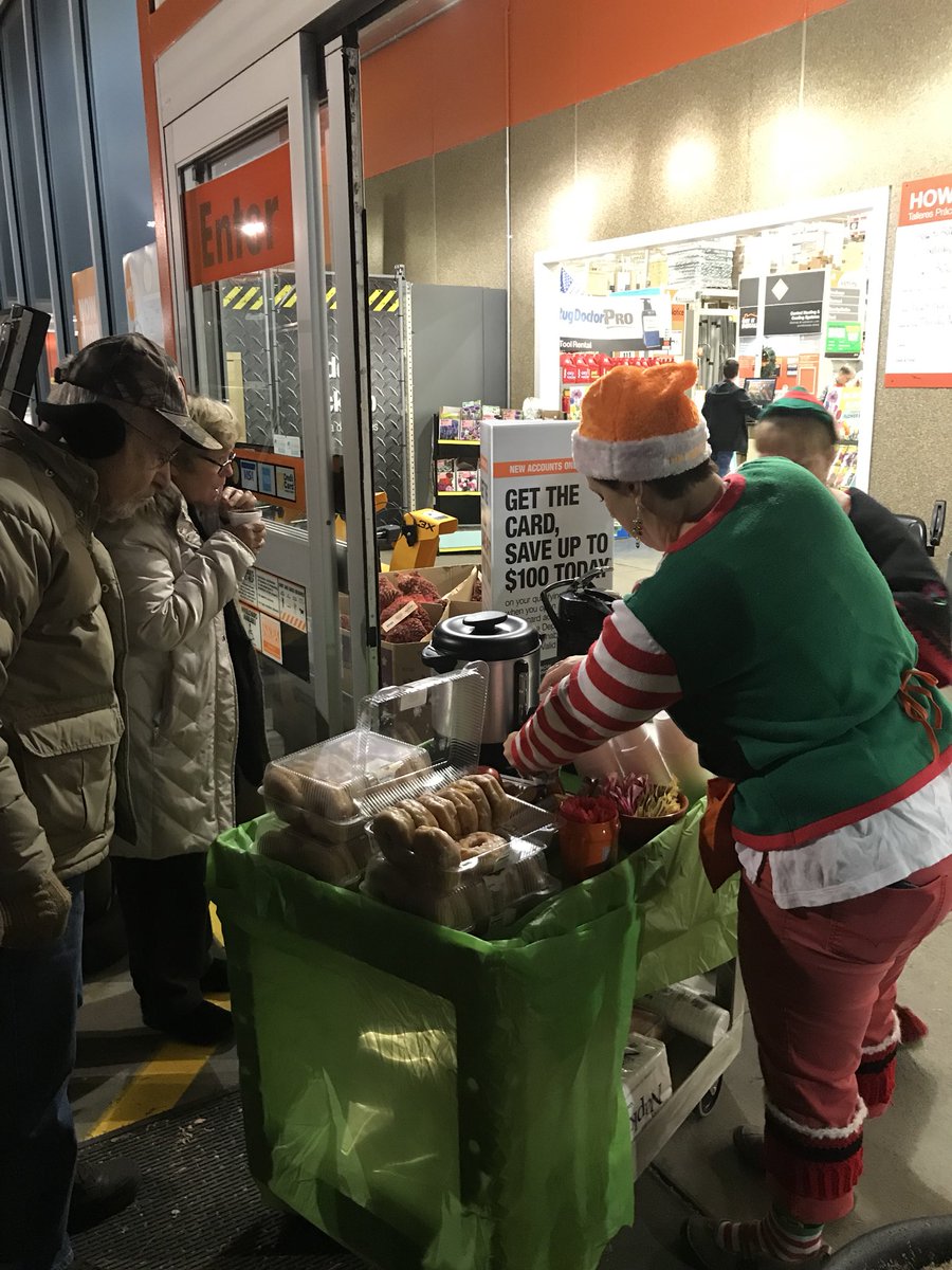 bmullins24's tweet photo. Great Black Friday Festivities at The Lynchburg Home Depot, aka “Center of the Universe” https://t.co/VY5haACHLk
