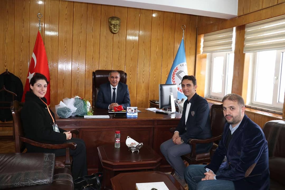 BİNGÖL A. KÜLTÜR KOLEJİ (@bingol_akk) on Twitter photo Milli eğitim müdürümüz Sayın Kadri Engin'i Öğretmenler günü kapsamında makamında ziyaret ettik... <a href="/AliRizaLule/">Ali Rıza Lüle</a> <a href="/turgay_turker/">Turgay Türker</a> <a href="/hakaninanir/">Hakan İnanır</a> <a href="/yelidtarlaci/">Yelid Tarlacı</a> @dogalise1 <a href="/ATASEHIR3DOGA/">ATAŞEHİR 3 DOĞA KOLEJİ</a> <a href="/DogaOkullari/">Doğa Koleji</a> <a href="/diyarbakirdoga3/">D.BAKIRDOĞAANAOKULU</a> @kadriengin @unlusoycansu #abdurrahmandengeşik <a href="/bingolmem/">Bingöl MEM</a> Milli eğitim müdürümüz Sayın Kadri Engin'i Öğretmenler günü kapsamında makamında ziyaret ettik... <a href="/AliRizaLule/">Ali Rıza Lüle</a> <a href="/turgay_turker/">Turgay Türker</a> <a href="/hakaninanir/">Hakan İnanır</a> <a href="/yelidtarlaci/">Yelid Tarlacı</a> @dogalise1 <a href="/ATASEHIR3DOGA/">ATAŞEHİR 3 DOĞA KOLEJİ</a> <a href="/DogaOkullari/">Doğa Koleji</a> <a href="/diyarbakirdoga3/">D.BAKIRDOĞAANAOKULU</a> @kadriengin @unlusoycansu #abdurrahmandengeşik <a href="/bingolmem/">Bingöl MEM</a>