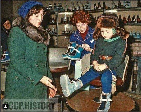 История скреп on Twitter: ""Совок" в одном фото. Одетая как герои ...