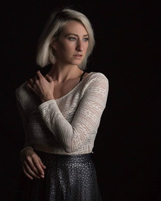 ArianaHodes's tweet photo. Hold on...just calling my coven. #goodwitch #fullmoon⠀
.⠀
.⠀
.⠀ #turntothelight #Bruhaha #create #modellife #tribeon 📷: @dalberto79 https://t.co/2p20sPGvax https://t.co/w1kGrOWTiE