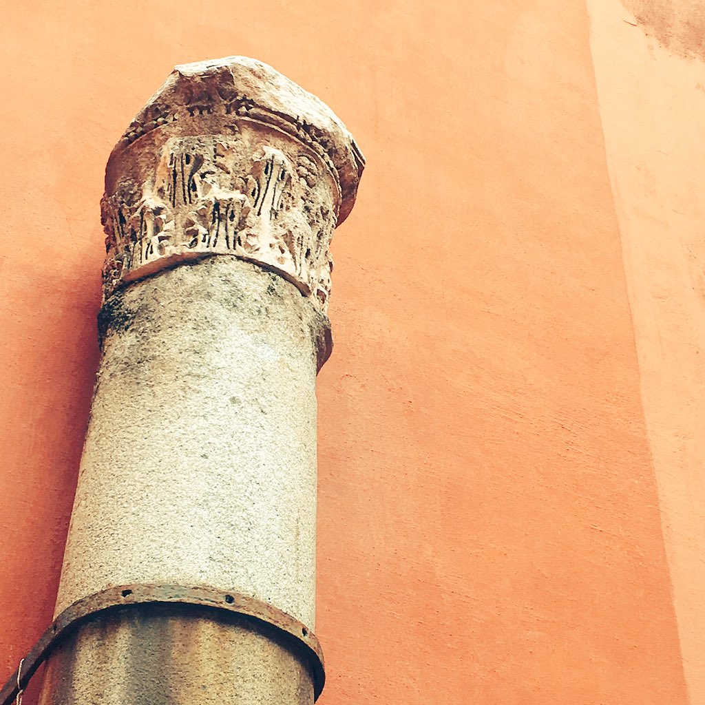 p_historians's tweet image. When in Rome you just never know what you’ll stumble upon next. I *think* I found this little column fragment and worn capital in the courtyard of a little church, but I not entirely certain I would be able to find the exact spot again! ~ Dr G

#mustbegettingold #RomanColumn ;)