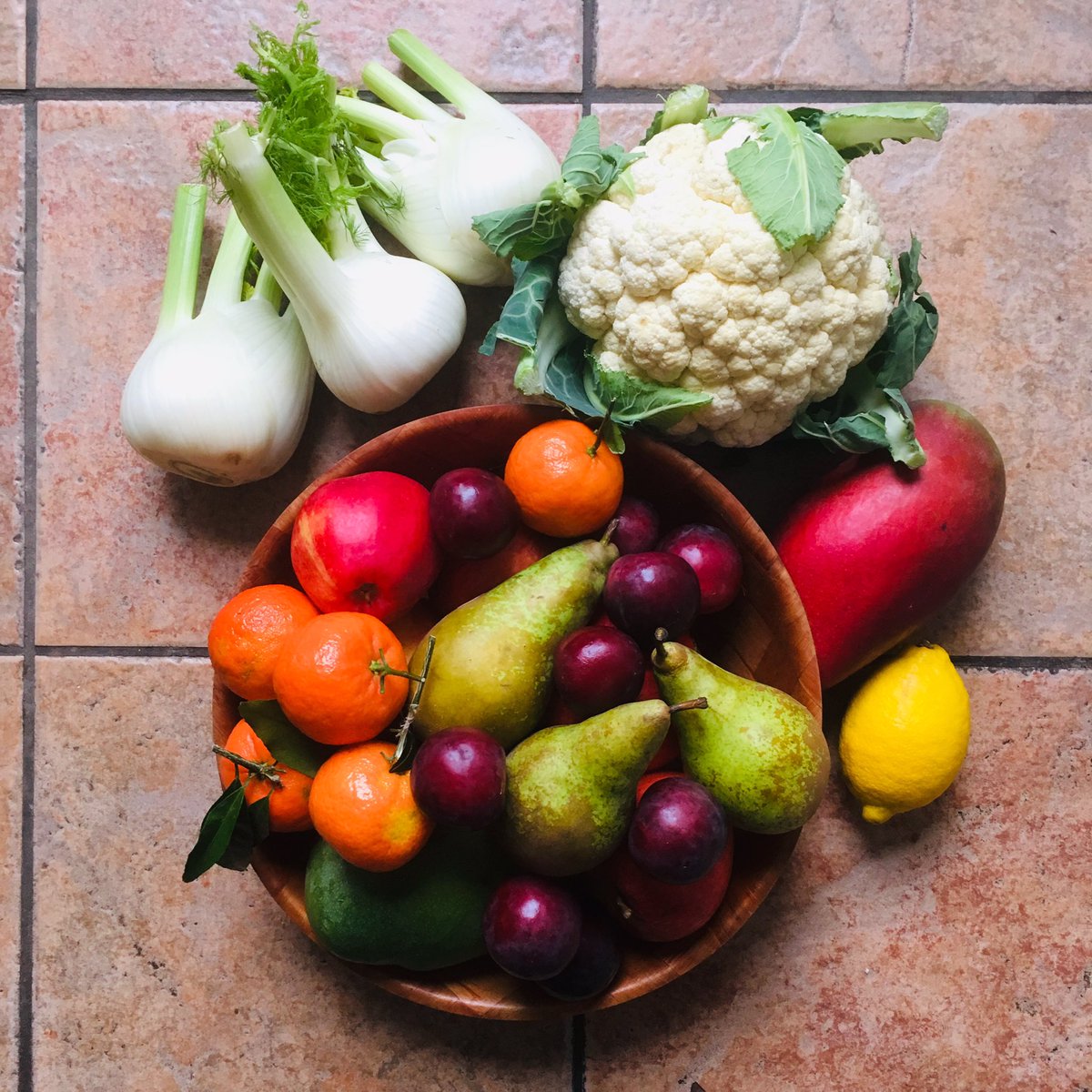 simonadach1's tweet photo. Black Friday: my style, homemade_restaurant style! 🌟#blackfriday #fruitandveg #marketday #bargain #caravaggio #greengrocer #vitamins #veganshop #vegan #healthyfood #antioxidants #healyourself #foodismedicine #medicalmedium #shoplocal #fennelmania #veggies #fruitmania https://t.co/O1SuYUHukz