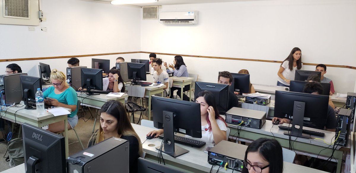 EmpleoMuniCba's tweet photo. ¡Hoy es viernes y el Centro de Empleo lo sabe! Alfabetización Digital de los cursos de Instrucción al Trabajo de 20 de Julio, Centro Industrial y Centro https://t.co/xTdmgiGTPw