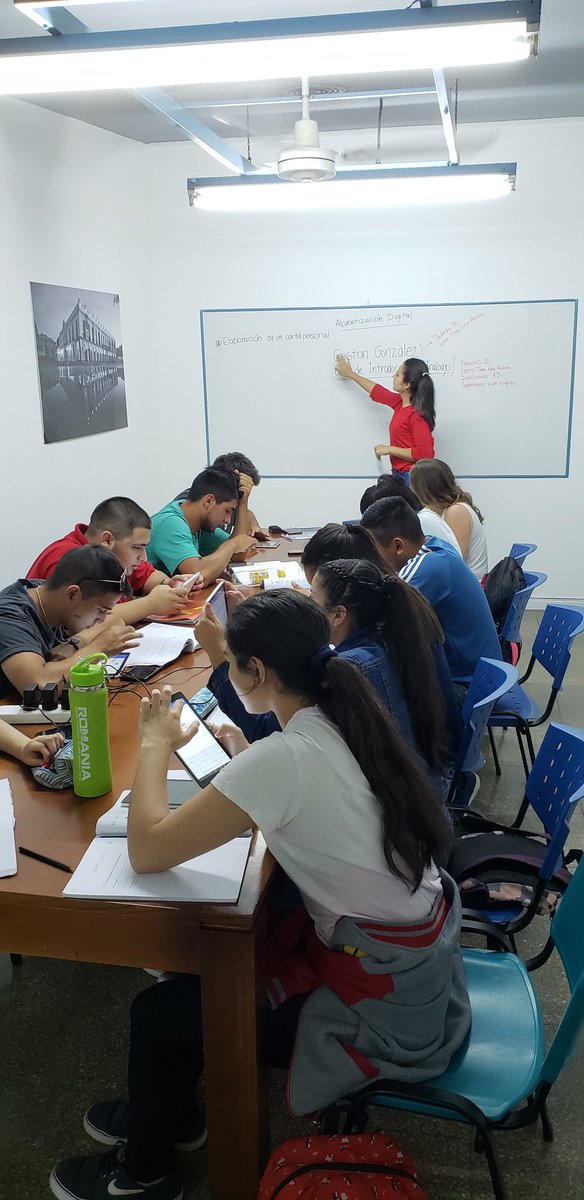 EmpleoMuniCba's tweet photo. ¡Hoy es viernes y el Centro de Empleo lo sabe! Alfabetización Digital de los cursos de Instrucción al Trabajo de 20 de Julio, Centro Industrial y Centro https://t.co/xTdmgiGTPw
