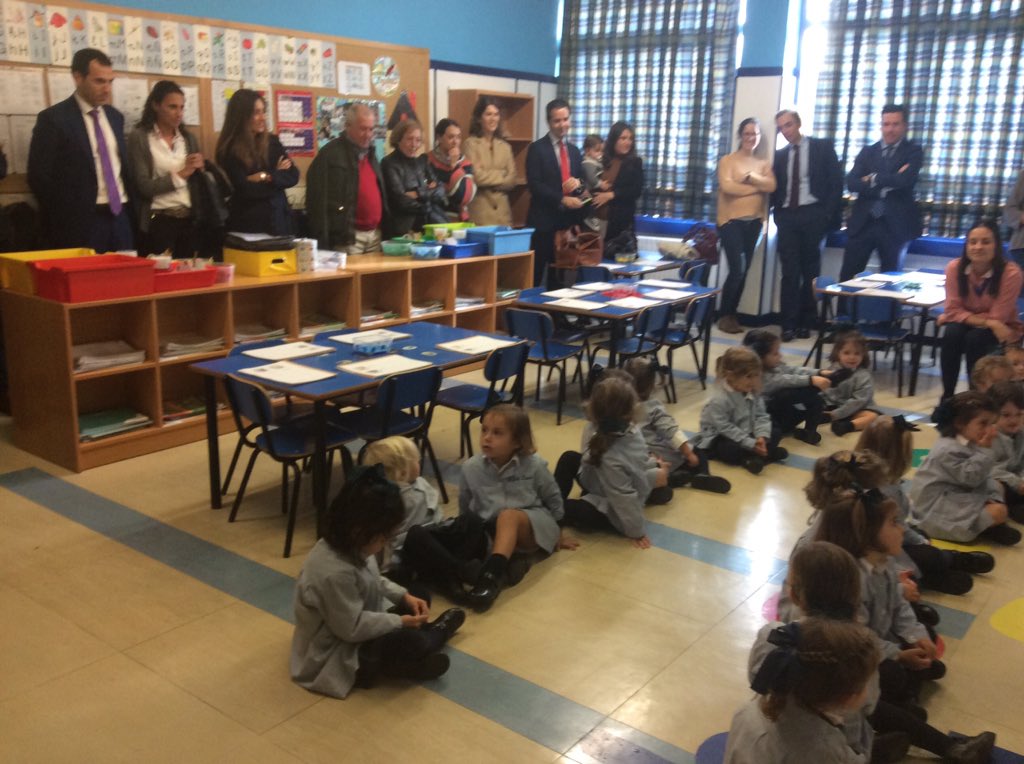 Ayalde_'s tweet photo. #Opendays2018 #TBL #coopetativo #familiasimplicadas #emociones #rutinasdepensamiento #oratoria #llavesdepensamiento #jollyphonics https://t.co/cTZDqLdA5j