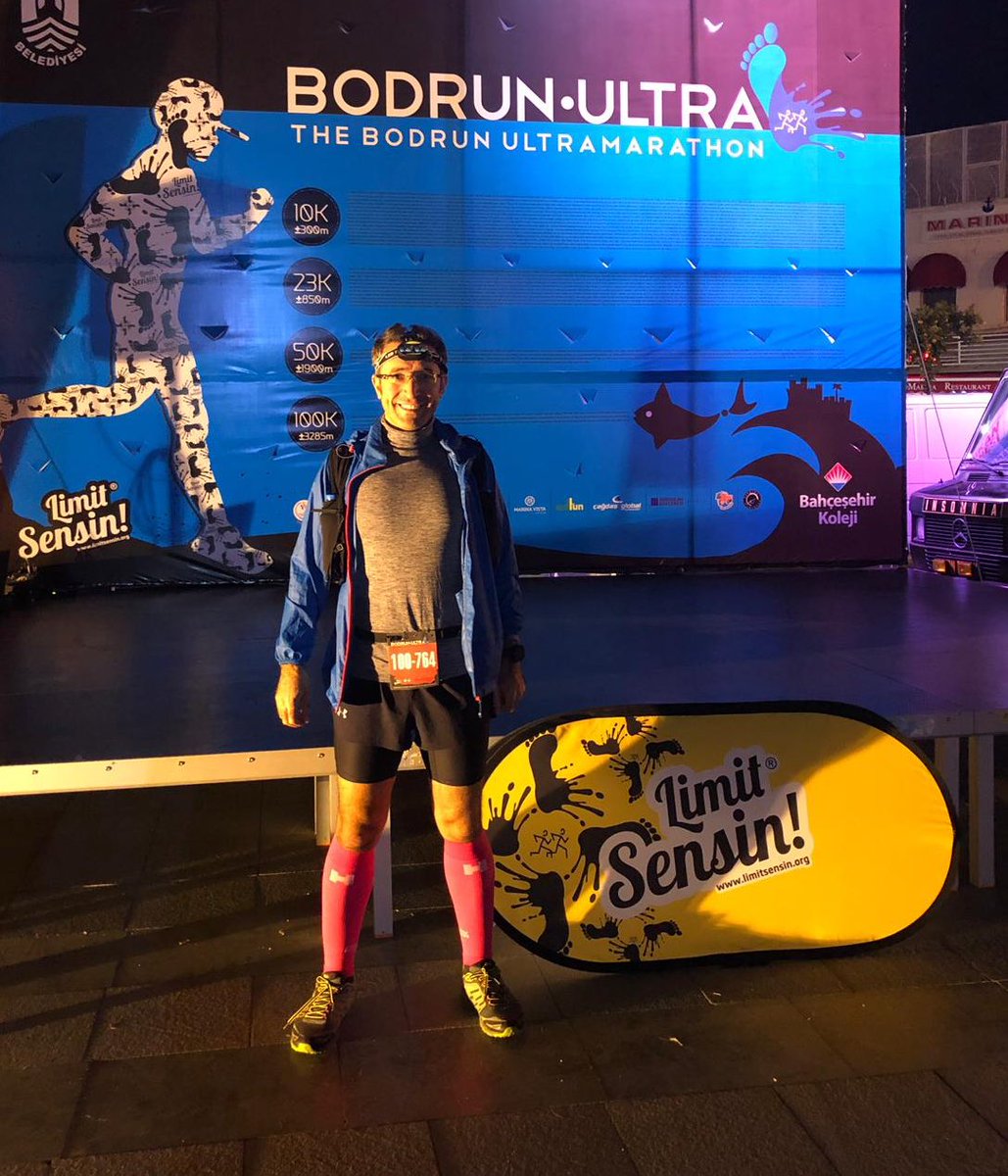 PembePanterJK's tweet photo. Kocav’ın tek ultra maratoncusu, PJK Yönetim Kurulu Üyesi ve atletizm şube başkanı Turgut Kozan, yaklaşık 15 saat sürecek 100 km koşusuna başladı. Run Turgut! @KozanTurgut #sport #ultra #marathon #run #bodrun @kulturocagi @kocavbulteni https://t.co/zskZLXStX0