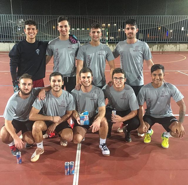 CMUSanPablo's tweet photo. #cmusanpablo #colegiomayor #yosoycolegial #somoscolegiomayor #trofeouhu @unihuelva #deportesuhu #uhu #futbolsala #redbull @redbullesp https://t.co/lxTxbRlZ2F