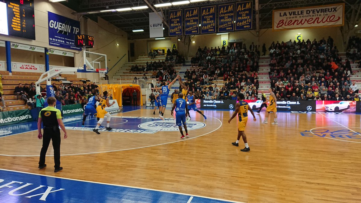 ALMEvreux's tweet photo. QT1 | #ALMCBC
L'ALM et le @CaenBC14 se rendent coup pour coup mais c'est le CBC qui mène après 10 minutes ! ⤵️
@ALMEvreux 20
@CaenBC14 22
#TeamALM #ProB #J7 https://t.co/IrvElQQOav