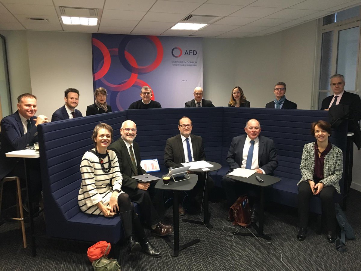RiouxRemy's tweet photo. Première visioconférence avec les nouveaux directeurs régionaux d’@AFD_France, acteurs majeurs de notre transformation interne pour plus d’efficacité, de partenariats et de redevabilité au service des #ODD. Merci pour votre engagement et vos propositions innovantes #MondeEnCommun https://t.co/U1goZAQWYO