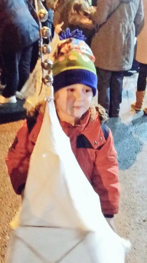 amybrooksamy's tweet photo. What a wonderful evening at Morristons Christmas light switch on!! Well done @PentrerGraig and all the children who took part in the choir and lantern parade, fantastic effort!! #pgprcommunity #christmas #Christmas2018 🎄🎅⛄🎄 https://t.co/M7zUEj2JIS