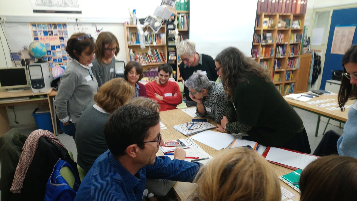 Begonya's tweet photo. Avui a l'Escola Nabí, ambient d'indagació, #Freinet conversa, amics crítics, intuïcions, #SpiralofInquiry preguntes molt productives, #DUA #7Principis #Veudelsalumnes Gràcies per acollir la #XxCanvi9 de #Xarxesperalcanvi https://t.co/Gu5NhD9V9K