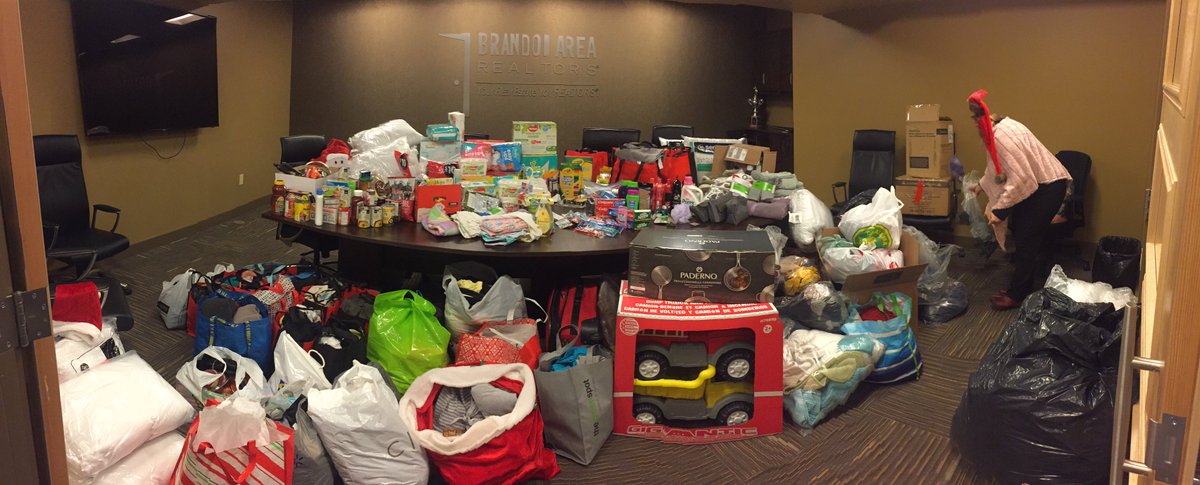 AreaBrandon's tweet photo. As part of REALTOR® Week 2018, we encouraged our members to actively  participate in “building a stronger Manitoba” through a new community  engagement initiative to support charity’s in our community. To say it was a success would be an understatement! #REALTORSCARE https://t.co/PuWNC4nDAS