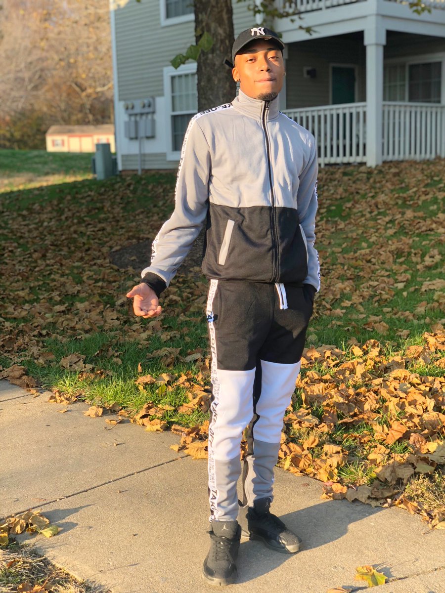 iamrobgii's tweet photo. Sweatsuit Season❄️ https://t.co/GARYRdtefe