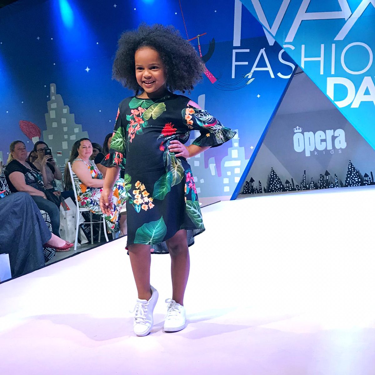 myagencyoficial's tweet image. Para encerrar o desfile das 15h, temos a @operakidsoficial ! E eles arrasaram, como sempre ❤

#MaxFashionDay #FeiraÓpera #MaxFama #MyAgency #Desfile #Tendências #Lançamentos #OutonoInverno #Modelos #Models #AgênciadeModelos #AgênciadeModelosInfantil #MelhorCastingdoBrasil