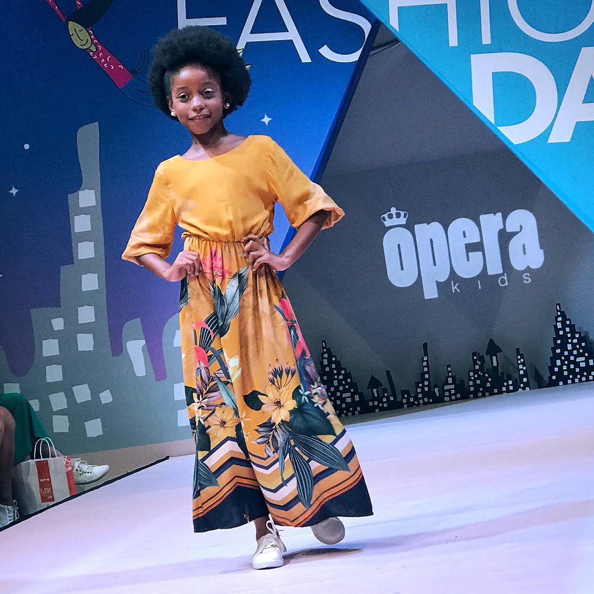 myagencyoficial's tweet image. Para encerrar o desfile das 15h, temos a @operakidsoficial ! E eles arrasaram, como sempre ❤

#MaxFashionDay #FeiraÓpera #MaxFama #MyAgency #Desfile #Tendências #Lançamentos #OutonoInverno #Modelos #Models #AgênciadeModelos #AgênciadeModelosInfantil #MelhorCastingdoBrasil