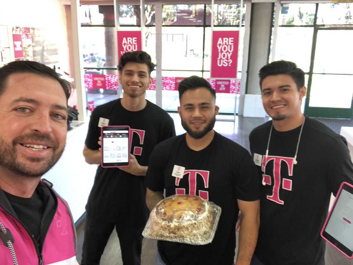 Garyprice777's tweet photo. @TMW_Team in Santa Paula has pulled out all the treats this holiday season and is ready to execute this MAGENTA Friday! #AreYouJoyUs #SWisBEST #WeWontStop #TMWLoves @JordanaThorburn @rwashley1 @SamSindha @JeffYeTMW https://t.co/91L0D8Fpx0