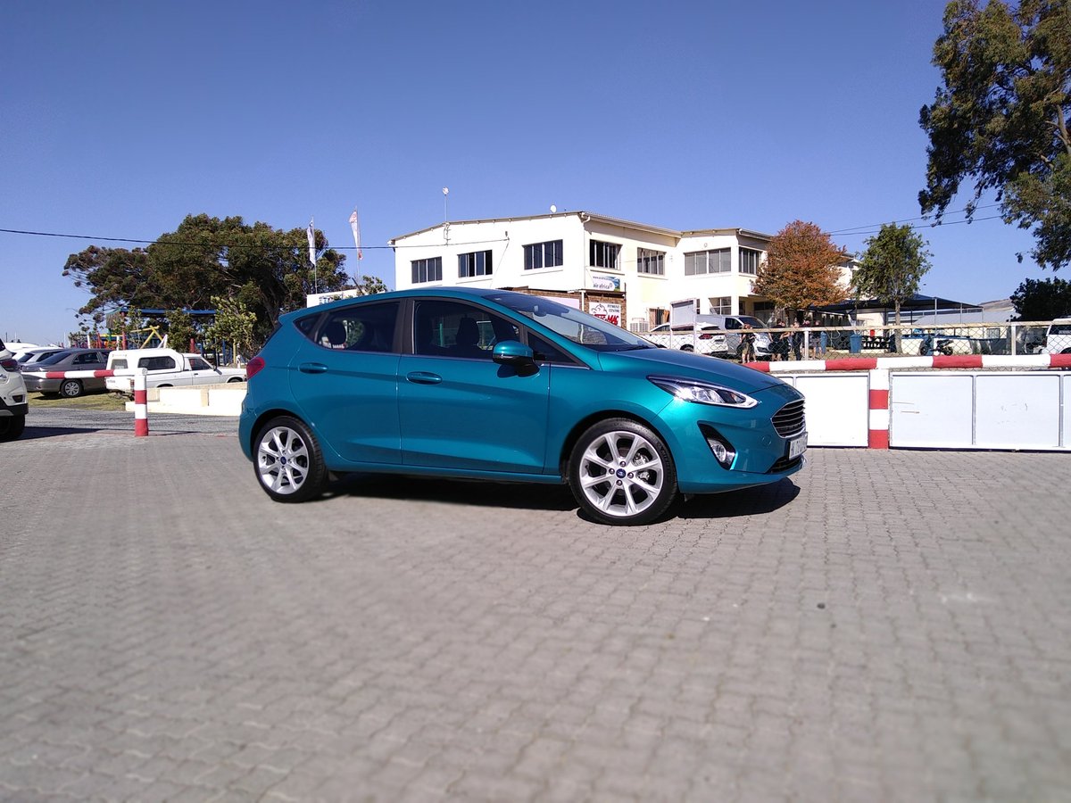 doughZAR's tweet photo. ..blue wave (the colour), blue oval (the badge), and blue skies all weekend (i hope)!.. kusezoba mnandi!... 😁

#DozerDrives
@FordSouthAfrica
@FordCapeTown
#NewFordFiesta
#FordFiestaTitanium
@ilisolezwe https://t.co/mHvWFZ3bUZ