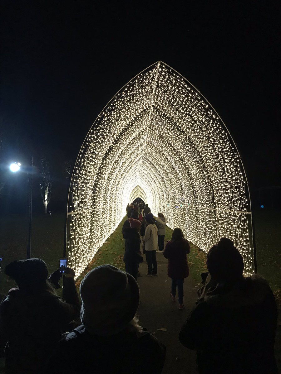 nigeb20's tweet photo. Enjoying the opening event of the @Beaulieu_Hants lights. Thanks for the invite to allow @safferys to join in. https://t.co/2RiPzOkUyk