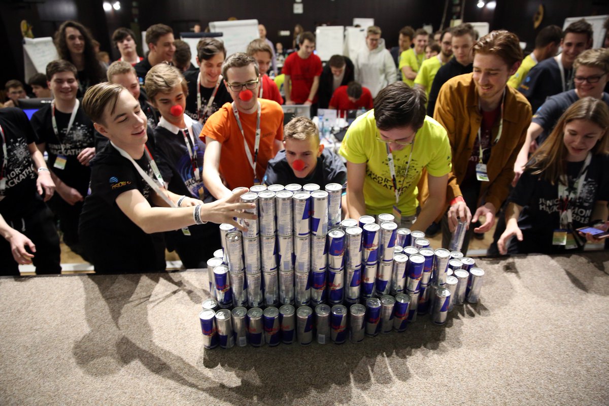 CzechJA's tweet photo. #juniorhack2018 it´s necessary to add energy. Competition in full swing @ConnectToGood #aspire #ATTimpact #JAczech https://t.co/LsXU1jinLl
