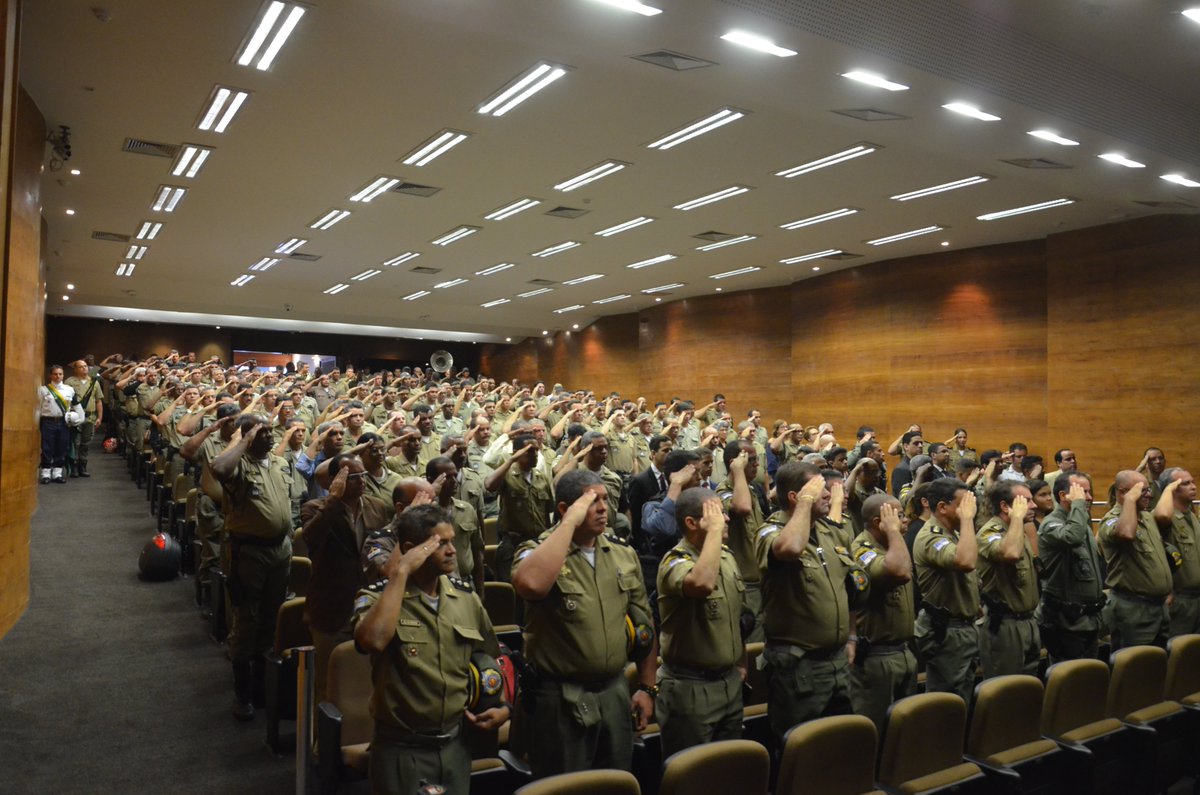 pmpeoficial's tweet photo. BPGD COMEMORA 59º ANIVERSÁRIO

O Batalhão de Polícia de Guardas (BPGD) comemorou, na manhã desta sexta-feira (23), o 59º aniversário da unidade. O evento foi no auditório do Tribunal de Contas, localizado na Rua da Aurora.

#Solenidade #Militar #Aniversário #PMPE #BPGd https://t.co/cBGkBqjCgz