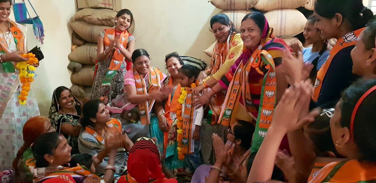 DarshanaJardosh's tweet image. Election Campaign with women voters of Tarana Vidhan Sabha in Ujjain, Madhya Pradesh. #MPwithModi