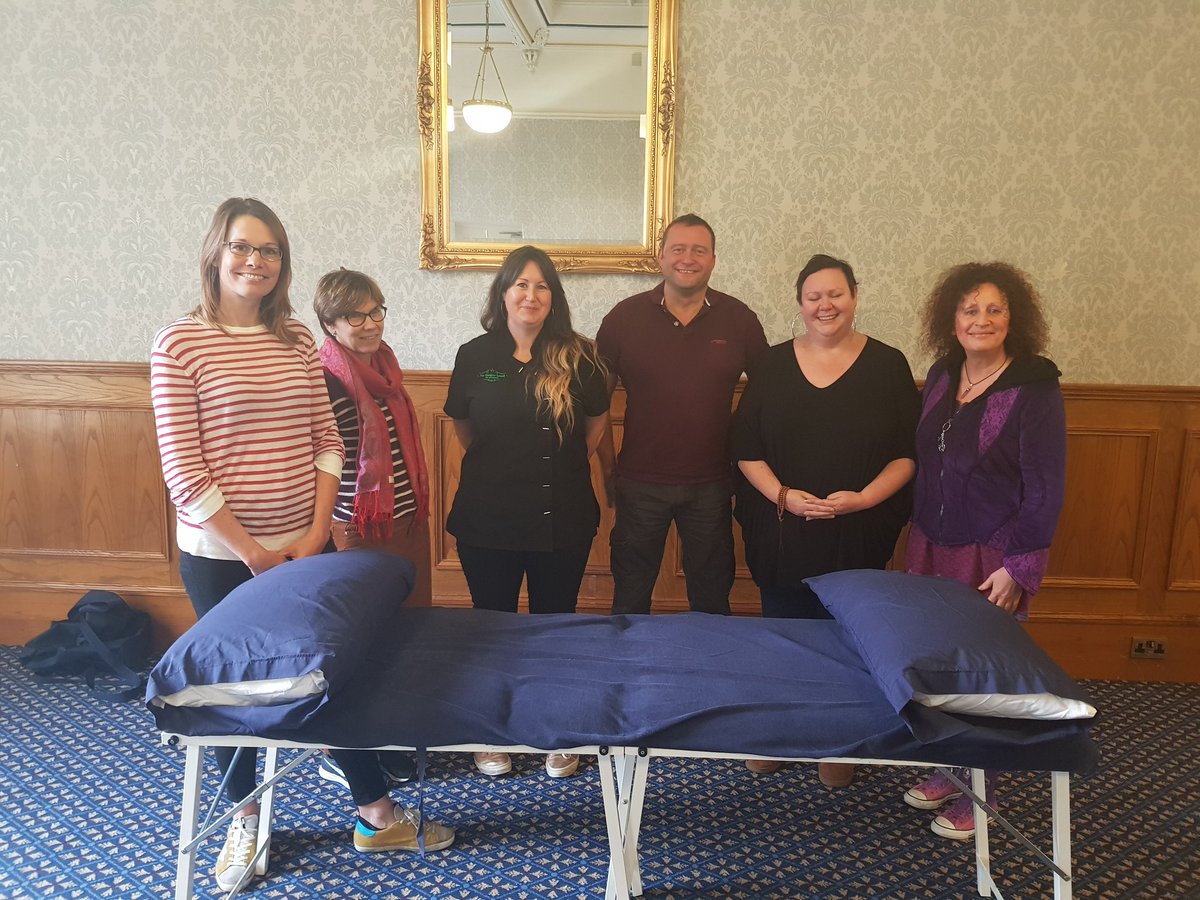 CancerDundee's tweet photo. We'll be offering free complementary therapies in the new year. Oncology massage, reflexology and cancer-specific Body Stress Release alongside a variety of psychological therapies at community venues across the city. Please RT @maggiesdundee @MacDundeeLib @thecircledundee https://t.co/SJEoxtOm4g