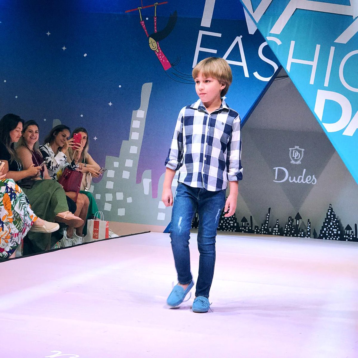 SNTVKids's tweet image. Muito estilo e atitude para @dudeskids ! 🎉🎊👊🏻

#MaxFashionDay #FeiraÓpera #MaxFama #MyAgency #Desfile #Tendências #Lançamentos #OutonoInverno #Modelos #Models #AgênciadeModelos #AgênciadeModelosInfantil #MelhorCastingdoBrasil