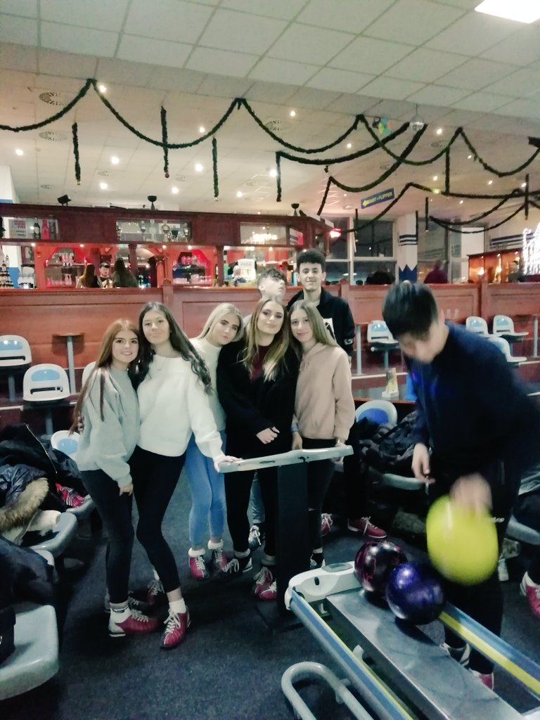 Veritas_History's tweet photo. And after a long day of learning, it's time for a spot of bowling! 🎳🎳 https://t.co/GH0ki4YsjP