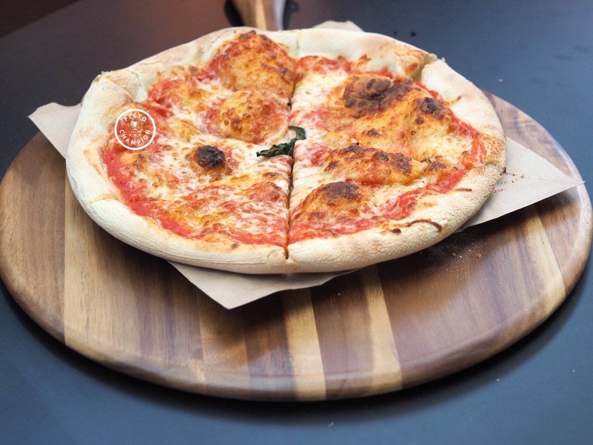 PestoChampion's tweet photo. 😋 Enjoying a slice or two of #pizza at @EPPSHOW💥
.
#eppshow18 #London #Foodie #Foodblogger #PestoChampion #food #Foodporn #pizzaporn #pizzatime #ItalianFood #food #Love #Blog #UK #FoodBlog #Yum #Happy #Dinner #cheese #pizzatime #FridayFeeling #HappyFriday #baking #London https://t.co/2MzR9p1vul