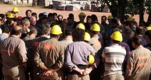 MinutoCordoba's tweet image. Despidos, paro y conciliación obligatoria en la planta de cerámica #CerroNegro. Tras una importante asamblea de trabajadores al enterarse de los 40 despidos. Hoy es la primera reunión. “Esperamos que se pueda destrabar el conflicto” dijo #PedroGaray, de #Soeco. #Macrisis