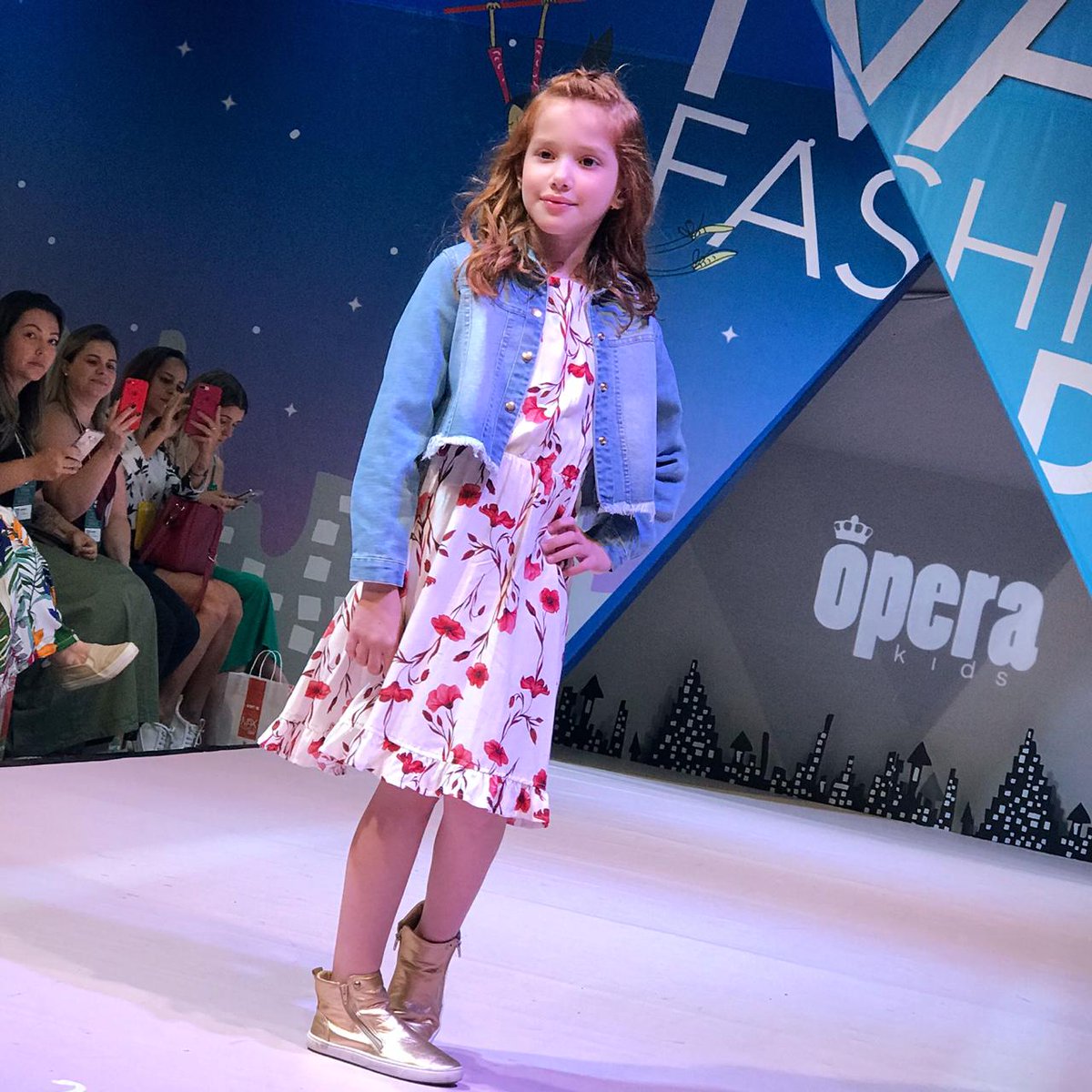 tessmodelskids's tweet image. Para encerrar o desfile das 15h, temos a @operakids! E eles arrasaram, como sempre ❤

#MaxFashionDay #FeiraÓpera #MaxFama #TessModelsKids #Desfile #Tendências #Lançamentos #OutonoInverno #Modelos #Models #AgênciadeModelos #AgênciadeModelosInfantil #MelhorCastingdoBrasil