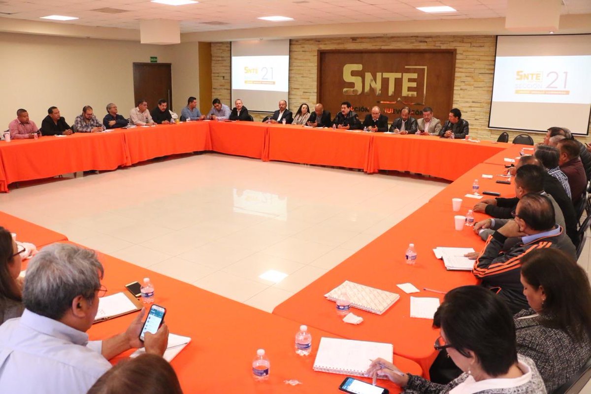 SNTE21's tweet photo. Reunión del Comité Ejecutivo de la Sección 21 del SNTE para el análisis de los acuerdos emanados de la cuadragésima séptima sesión extraordinaria del Consejo Nacional del SNTE. https://t.co/z79pclk6r0