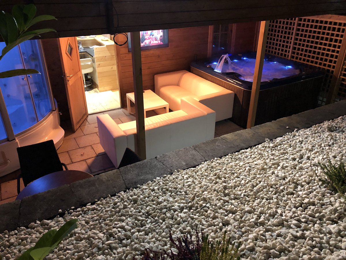 rossharbour's tweet photo. New VIP Area 👌 #vip #hottub #prosecco #rossharbour #enniskillen #NorthernIreland #ireland #love #weddings #lougherne https://t.co/df2EViaR23
