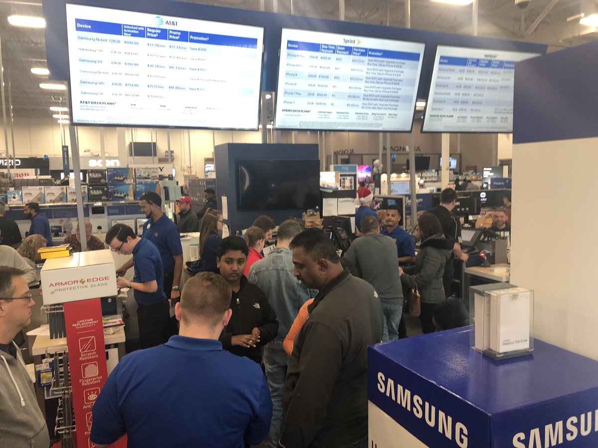 The craziness continues here at polaris! <a href="/KariChadd3/">Kari Chadd</a> #SprintOwnsNR