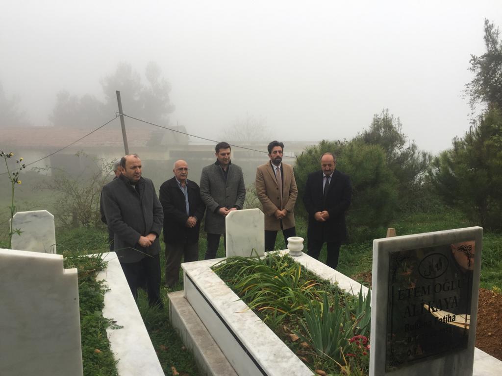 akandazoglu's tweet photo. #İyikiÖğretmenim
Rahmetli olan öğretmenimizi ziyaret ediyoruz. https://t.co/IzFvb7TlSg