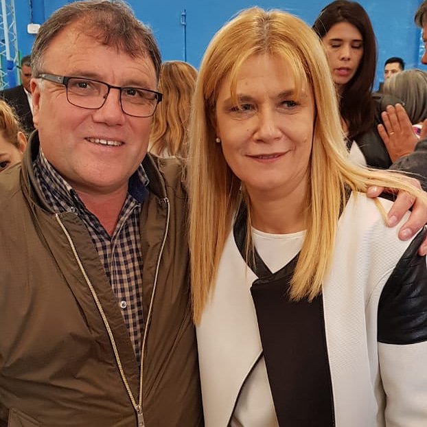 UomMatanza's tweet photo. Nuestro Secretario General de La UOM de La Matanza Hugo junto A Nuestra Intendenta Verónica Magario en Los Festejó de Los 100 Años de La Escuela EGB N-145 Fray Luis Beltran de Virrey del Pino.
#VeronicaMagario
#HugoMelo
#UOMLaMatanza
#UOMSomosTodos https://t.co/hVLD1mjIJL