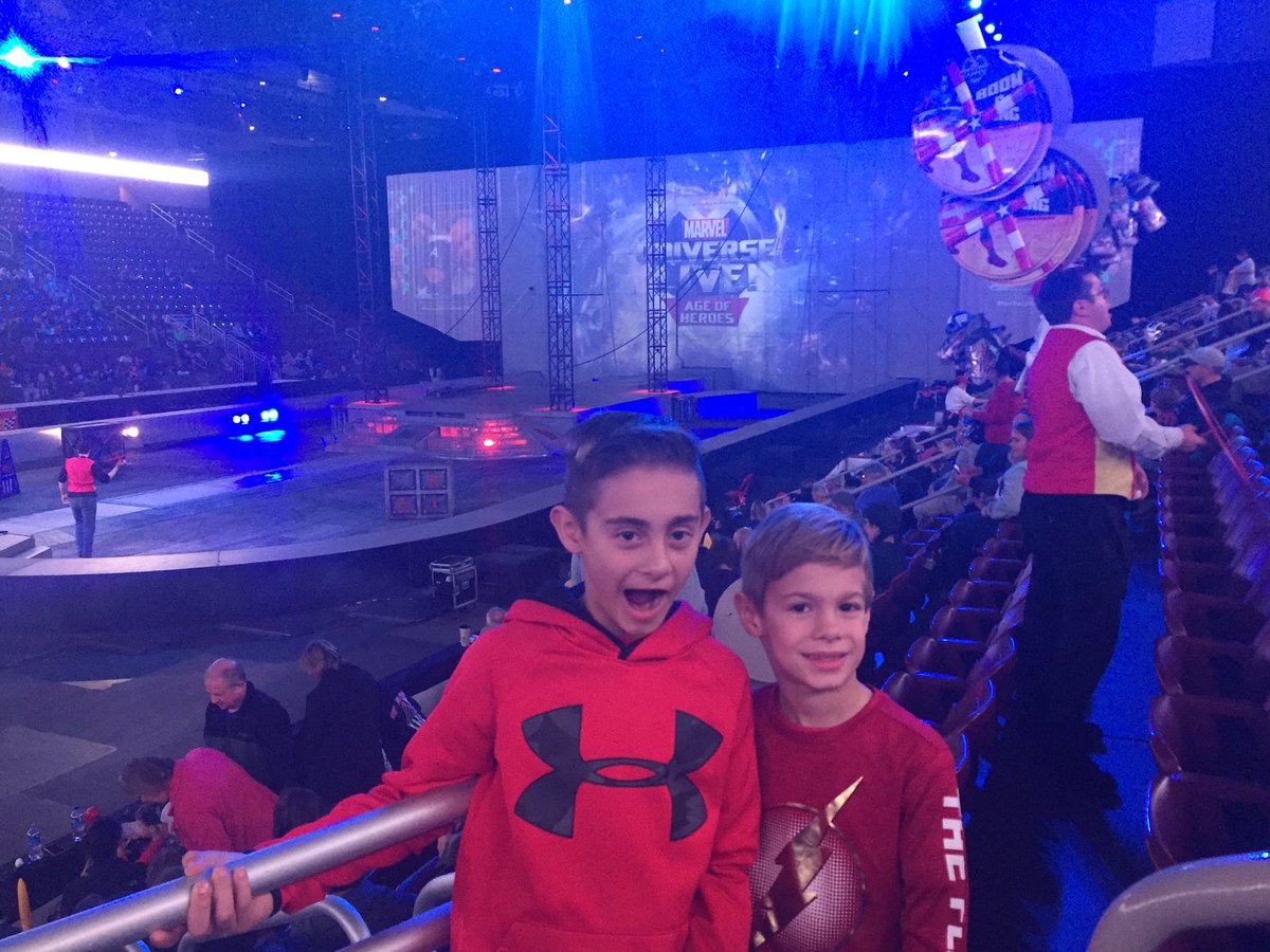 nicamici5c's tweet photo. #MarvelUniverseLIVE https://t.co/TCWN2obOoz