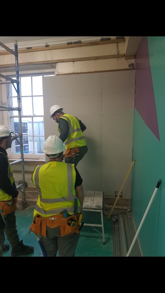 DragonTraining2's tweet photo. Big thank you to @NevilleSouthall for visiting our staff and trainees on our latest pop up #DryLining course in @YMCASwansea advice & guidance greatly appreciated by all. #ProBonoWork #BuildBack @fisorg @FisSkills @NPTCGroup @WynPrichard @CITB_UK @citbwales https://t.co/abGphGTDJG