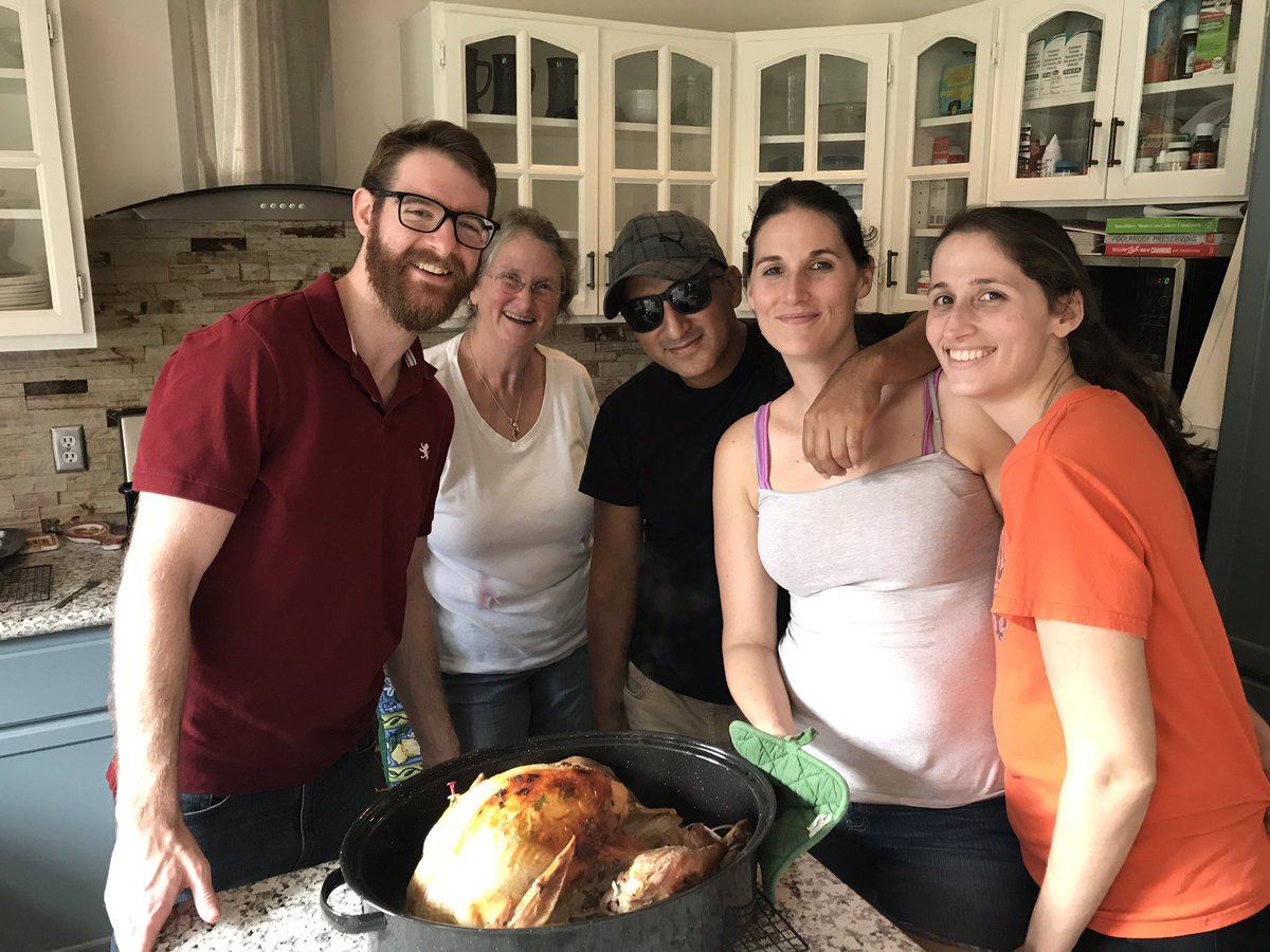 BlanchetteAlva's tweet photo. @SnoopDogg Ain’t no jive herbed turkey! Thanks crook to cook 🍗❤️ https://t.co/Caus76Dmvo